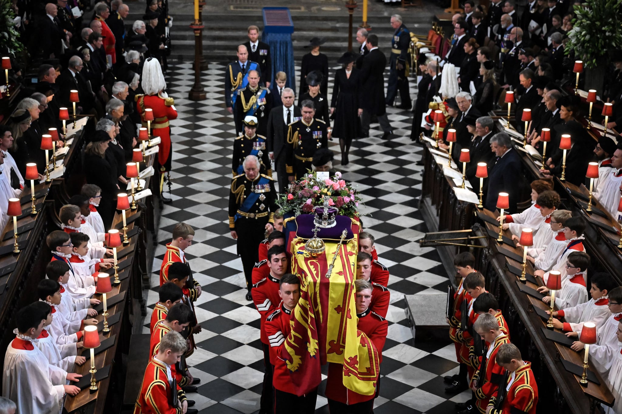 TOPSHOT - Britain's King Charles III (L), Britain's Camilla, Queen Consort, Britain's Princess Anne, Princess Royal, Vice Admiral Timothy Laurence, Britain's Prince Andrew, Duke of York, Britain's Prince Edward, Earl of Wessex, Britain's Sophie, Countess of Wessex, Britain's Prince William, Prince of Wales, Britain's Prince George of Wales, Britain's Catherine, Princess of Wales, Britain's Prince Harry, Duke of Sussex and Meghan, Duchess of Sussex walk behind the coffin of Britain's Queen Elizabeth II as they leave Westminster Abbey in London on September 19, 2022, after the State Funeral Service for Britain's Queen Elizabeth II. (Photo by Ben Stansall / POOL / AFP) (Photo by BEN STANSALL/POOL/AFP via Getty Images)