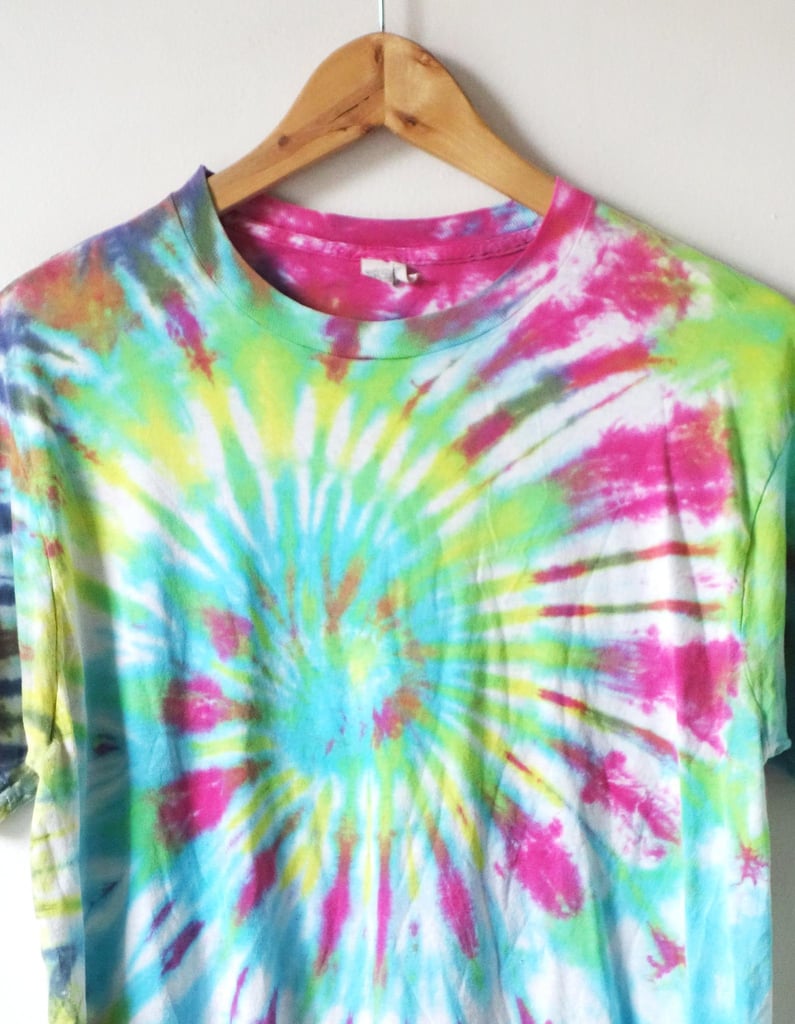 Dyeing Your Hands to Make a Cool Tie-Dye T-Shirt