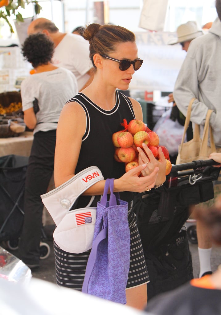 Jennifer Garner Farmers Market Pictures November 2015 | POPSUGAR Celebrity