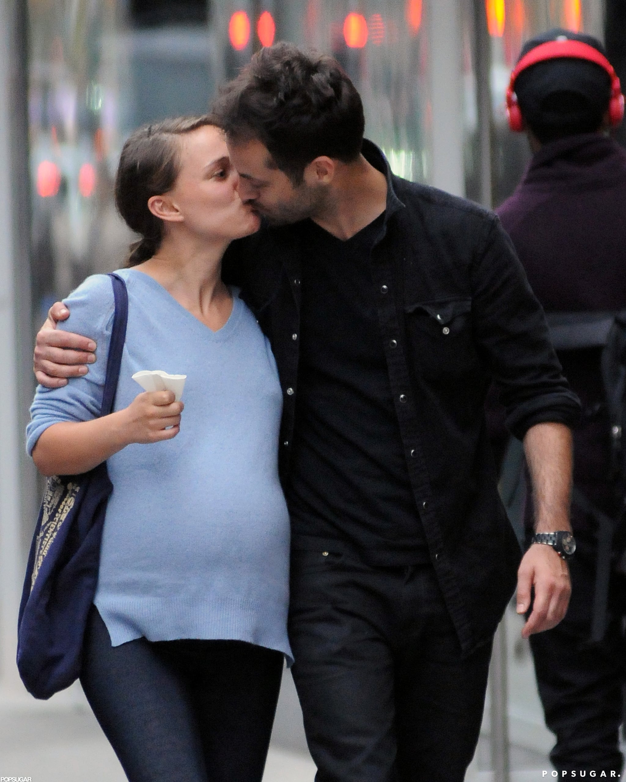 Natalie Portman And Benjamin Millepied Couldn T Keep Their Hands Off Heat Up Your Summer With The Best Celebrity Kisses Popsugar Celebrity Photo 14