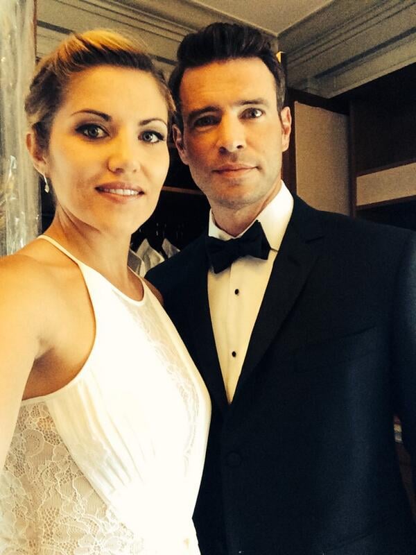 Marika Dominczyk and Scott showed off their evening wear. "Can't stop tweeting," Marika wrote.
Source: Twitter user TheMeanChick