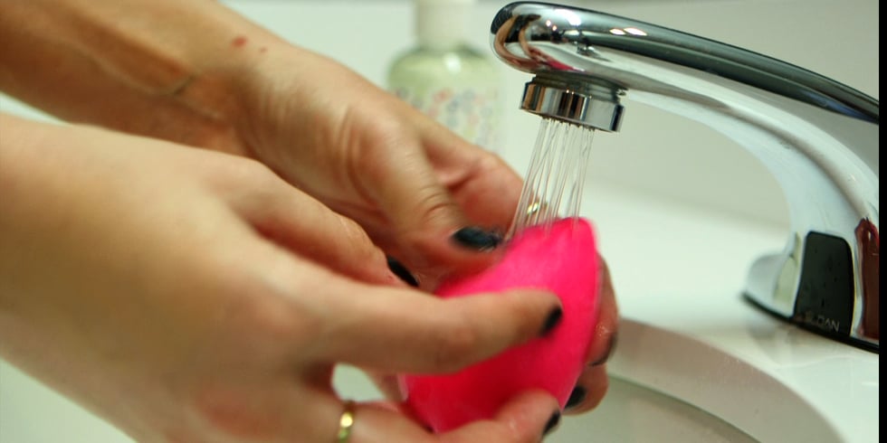 How to Use a Beautyblender Sponge