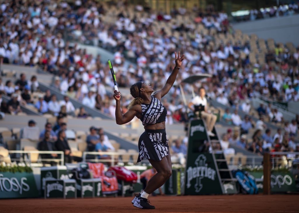 Serena Williams Removed the Oversize Top Layer, Revealing the Crop Top Underneath