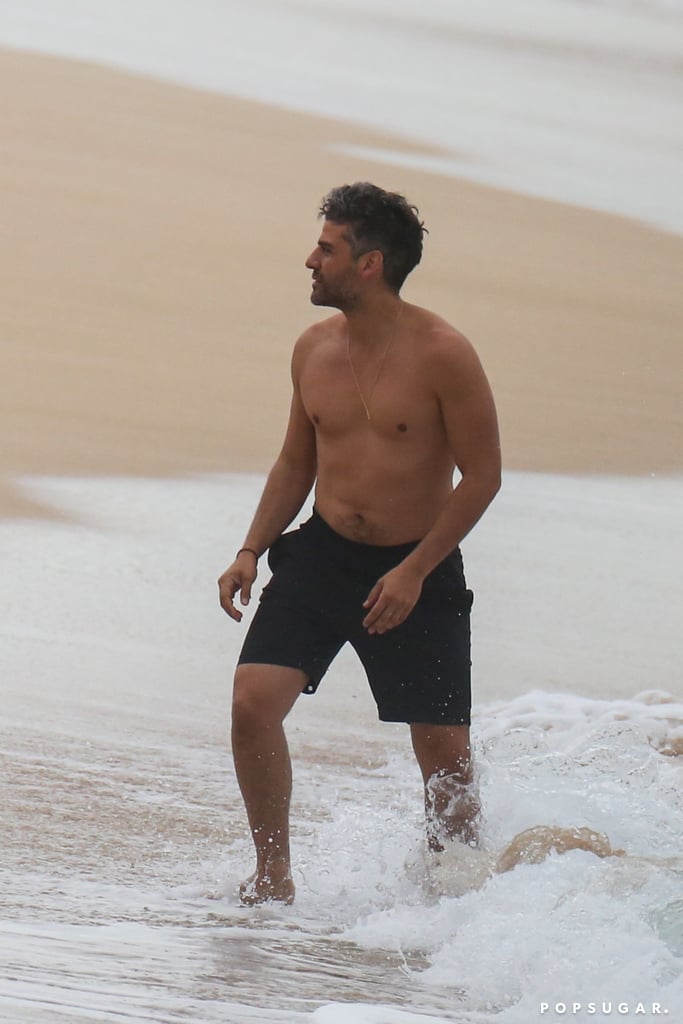 Oscar Isaac Shirtless in Hawaii Pictures March 2018.