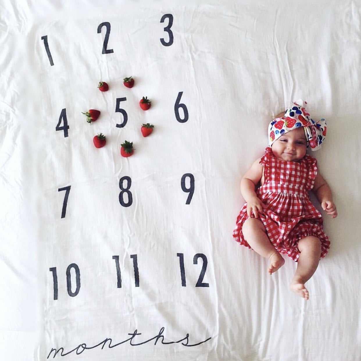 baby monthly photoshoot
