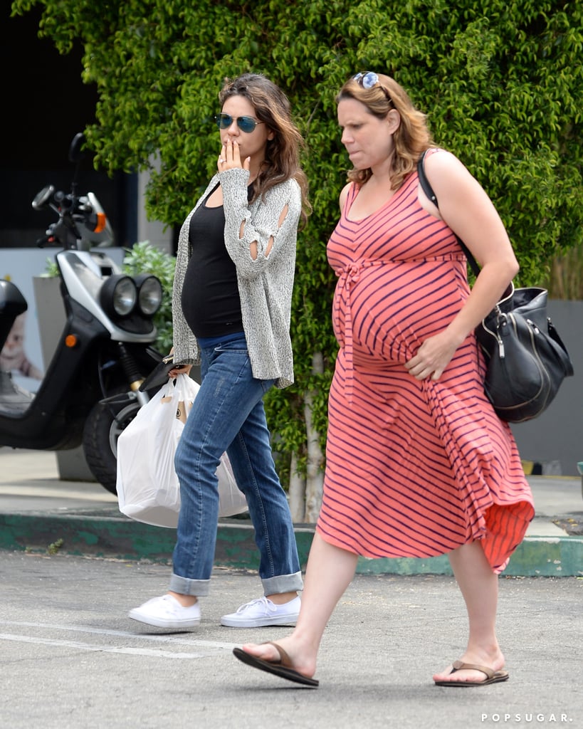 Pregnant Mila Kunis Grabs Lunch in LA | Pictures