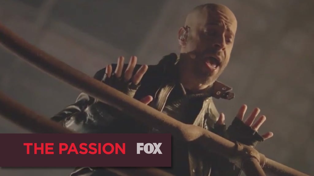 Chris Daughtry Performs Evanescence's "Bring Me to Life"