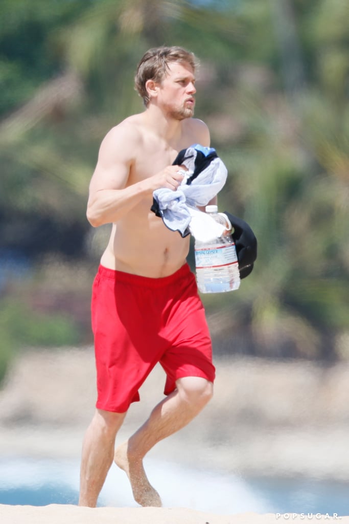 Shirtless-Charlie-Hunnam-Hawaii-Pictures