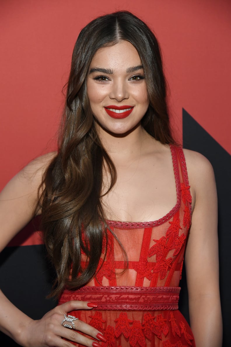 Hailee Steinfeld's Long Cascading Waves