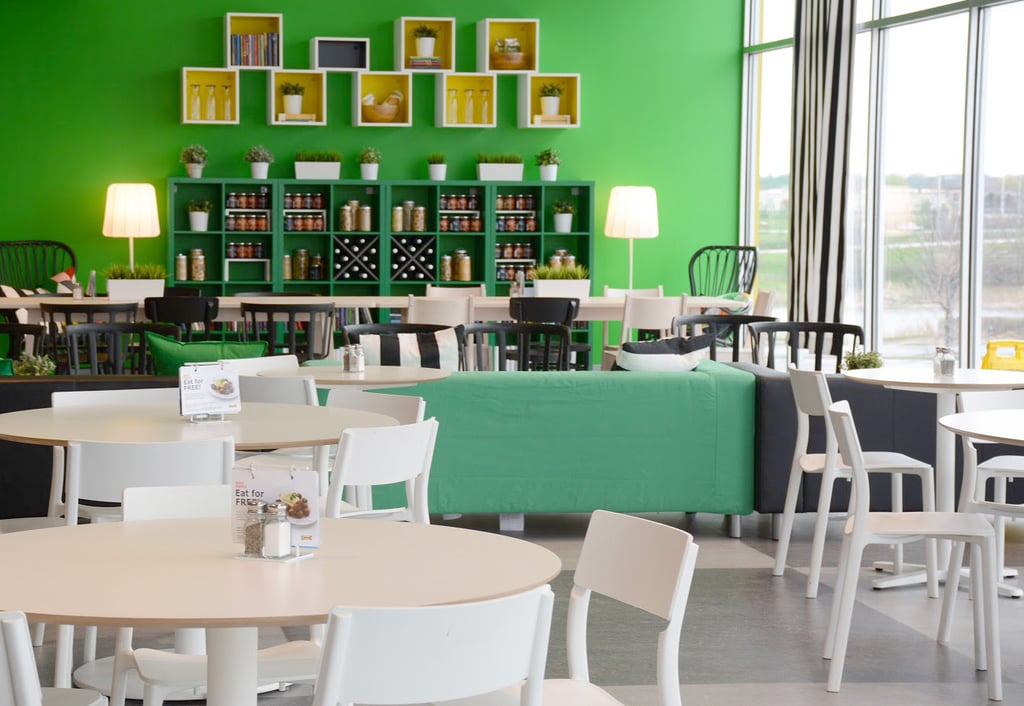 Another family-oriented dining space Another family-oriented dining space