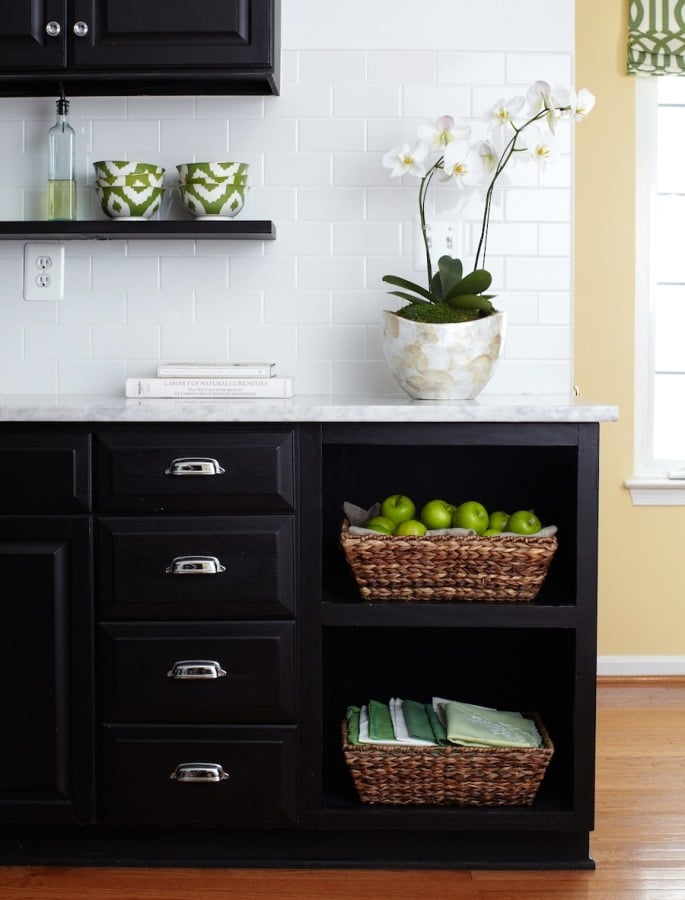 Chic Black Kitchens