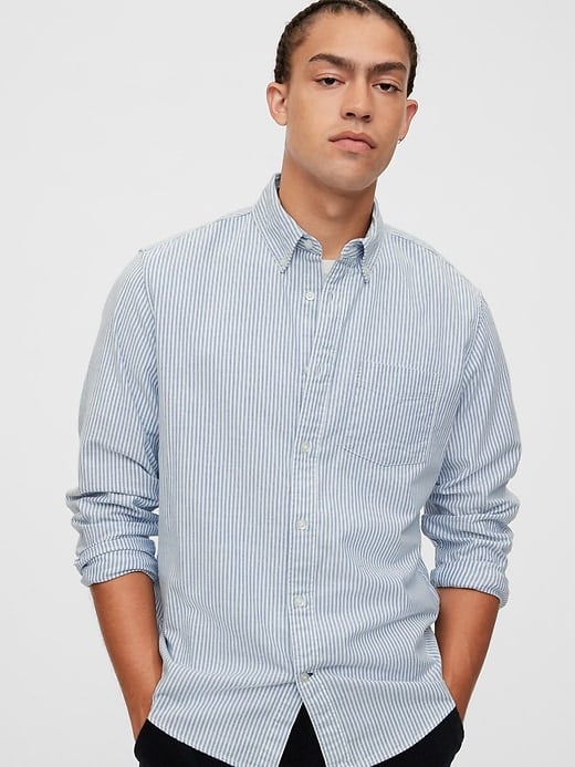 Gap Oxford Shirt in Untucked Fit
