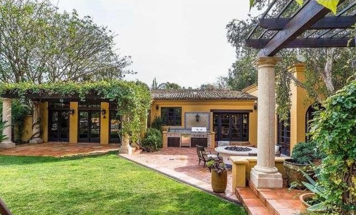 Charlie Sheen Sells Second Beverly Hills Mansion