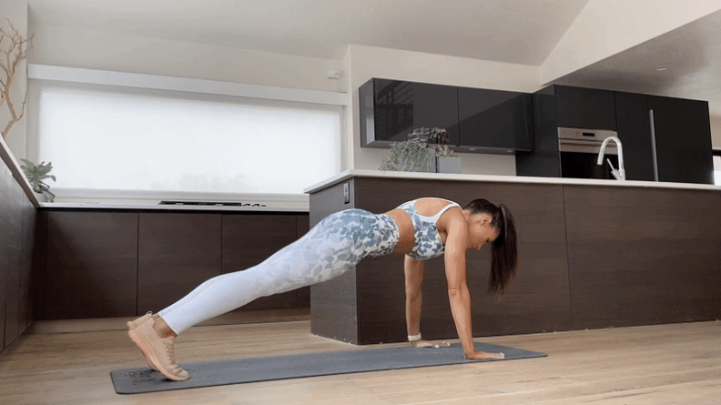 Superset 1, Exercise 2: Push-Up With Side Plank