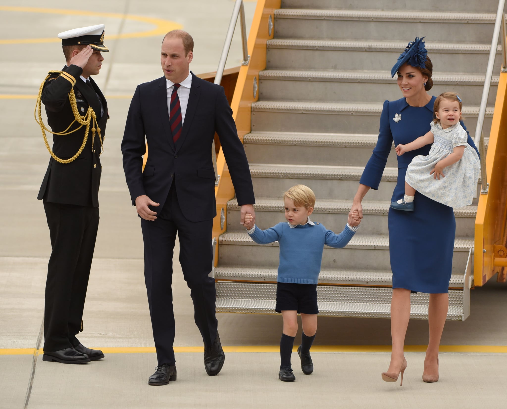 (L-R) Prince William, Duke of Cambridge, Prince George of Cambridge, Catherine, Duchess of Cambridge and Princess Charlotte of Cambridge arrive at 443 Maritime Helicopter Squadron on  September 24, 2016 in, Victoria, British Columbia.The prince and his wife first visited Canada five years ago. This time they will take in the natural beauty of Canada's Pacific coast, heading as far north as the rugged Yukon territory, and will also meet with indigenous people. / AFP / Don MacKinnon        (Photo credit should read DON MACKINNON/AFP/Getty Images)