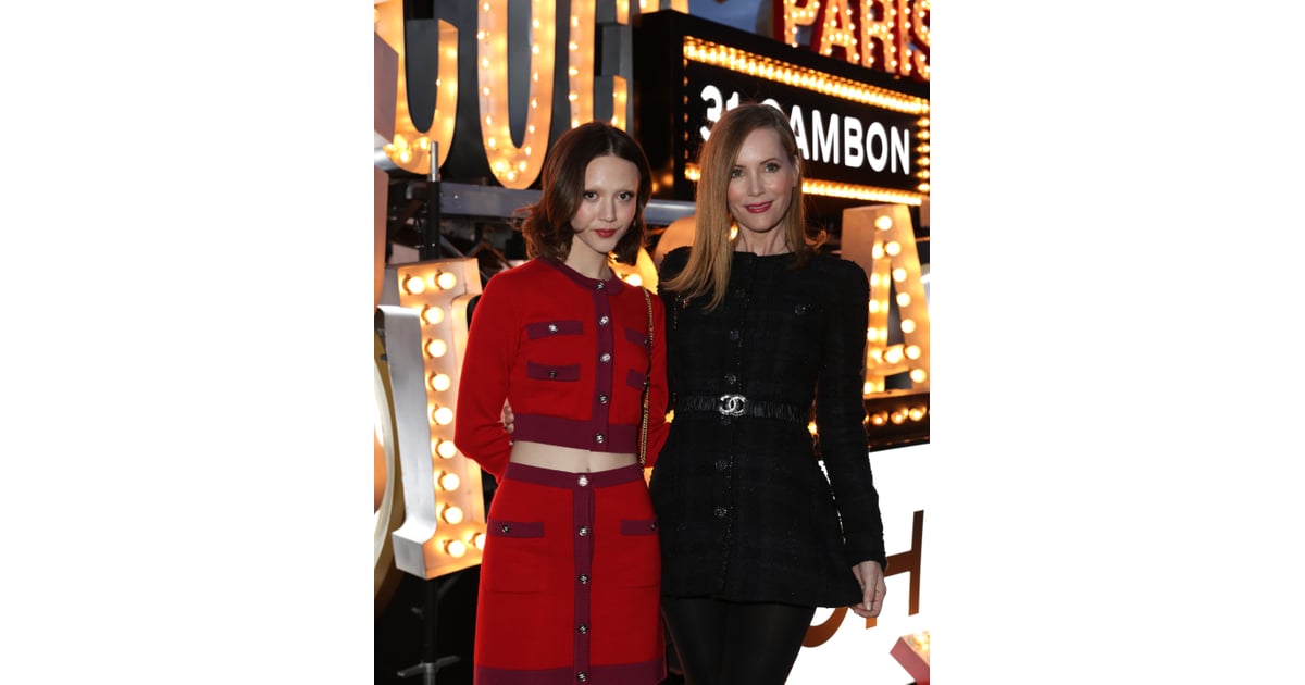 LESLIE MANN + IRIS APATOW x CHANEL This mother daughter duo is beyond  cuteness overload ♥️🖤 For Chanel Cruise Collection Show, Leslie…