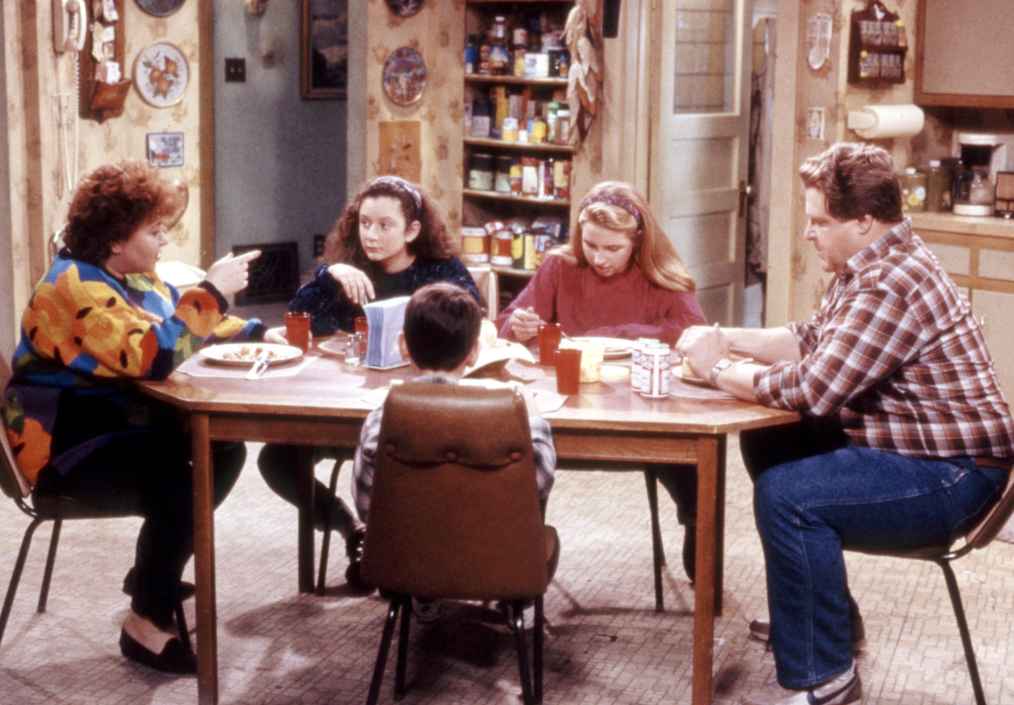 ROSEANNE, Roseanne, Sara Gilbert, Michael Fishman, Alicia Goranson, John Goodman, Season 3, 1988-1997.  Carsey-Werner / Courtesy: Everett Collection.