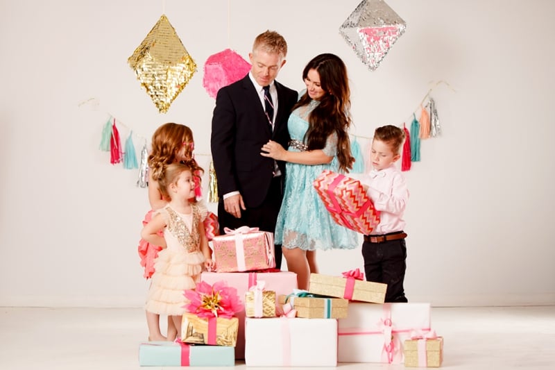 Confetti Glitter Holiday Family Photo Shoot