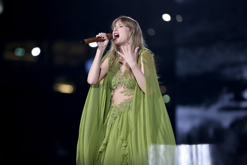 DETROIT, MICHIGAN - JUNE 09: EDITORIAL USE ONLY. NO BOOK COVERS. Taylor Swift performs onstage during 