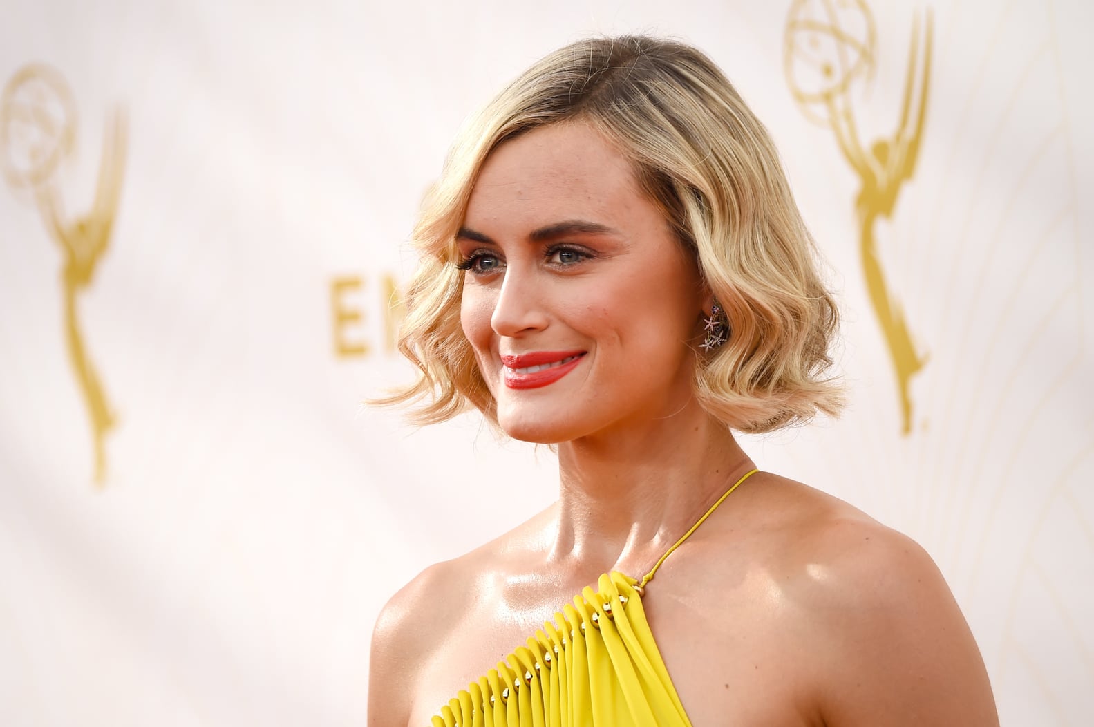 Emmys 2015 Hair and Makeup on the Red Carpet Pictures PS Beauty(02)