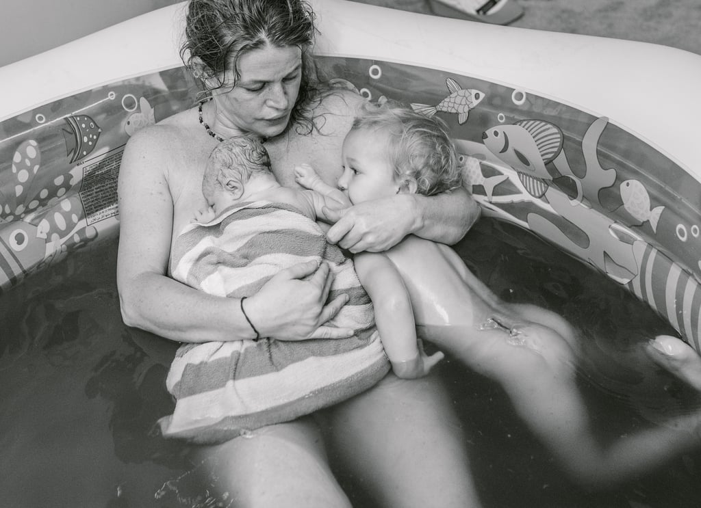 Куни маме 50. Эротическая фотосессия с сыном. Бесстыжие мамы. Молодая мамочка в ванной. Кровосмешение матери и ребенка.