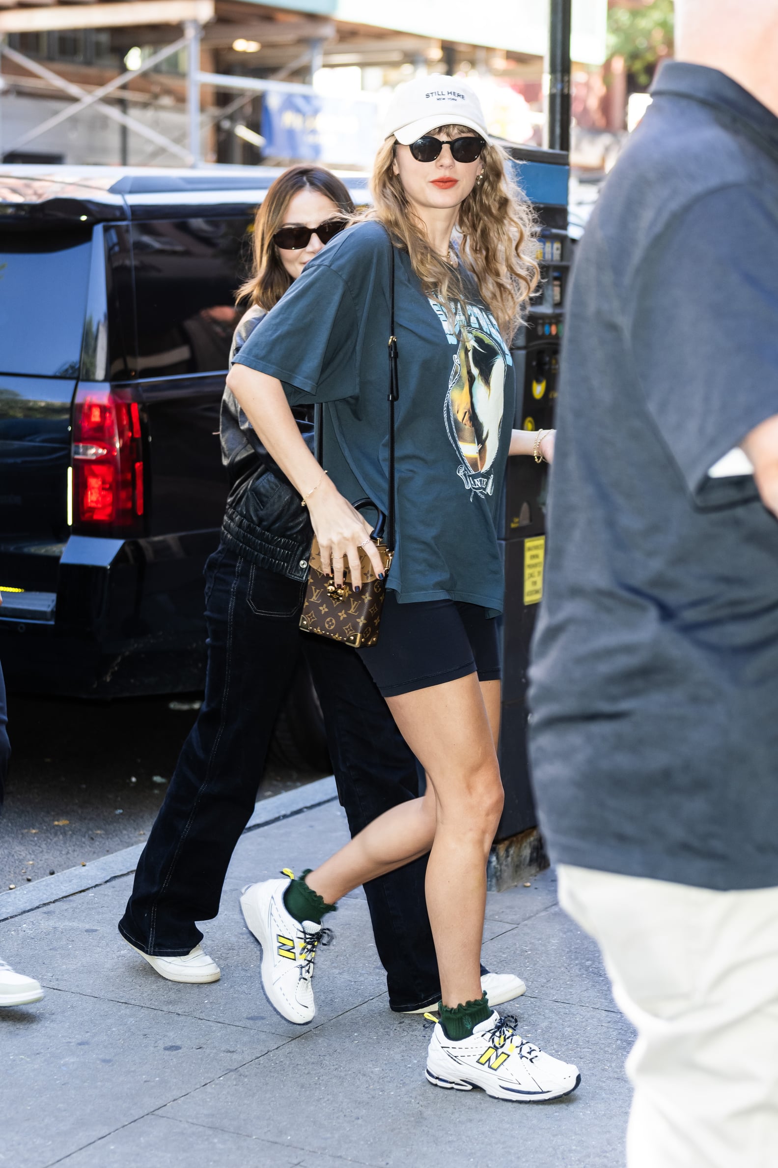 Where to Buy Taylor Swift's New Balance Sneakers PS Fashion(01)