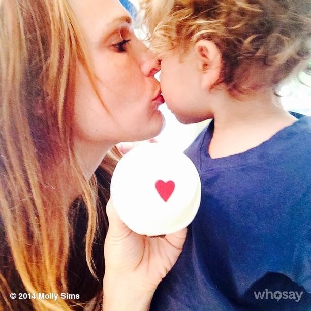 Molly Sims shared her love with little Brooks through a heart-decorated cupcake.
Source: Instagram user mollybsims