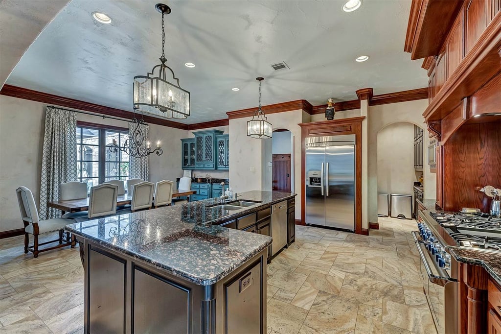 Selena Gomez Selling Her Texas Mansion