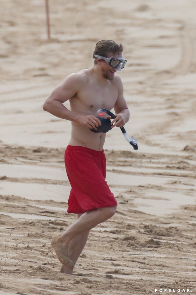 Shirtless-Charlie-Hunnam-Hawaii-Pictures