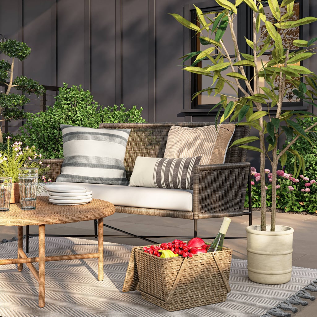 An Elegant Outdoor Rug: Herringbone Outdoor Rug