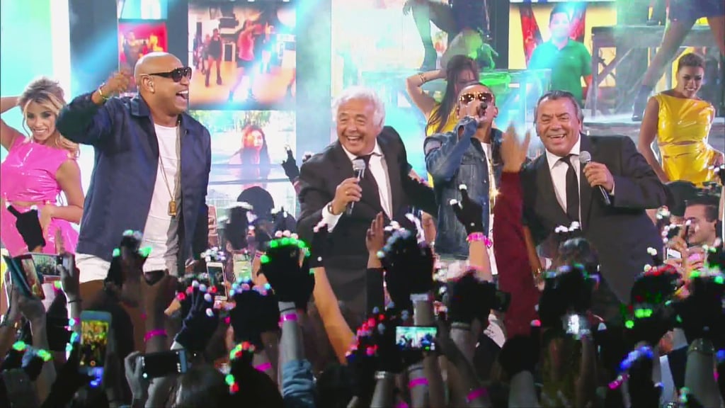 Gente de Zona and Los del Río Performing "Más Macarena"