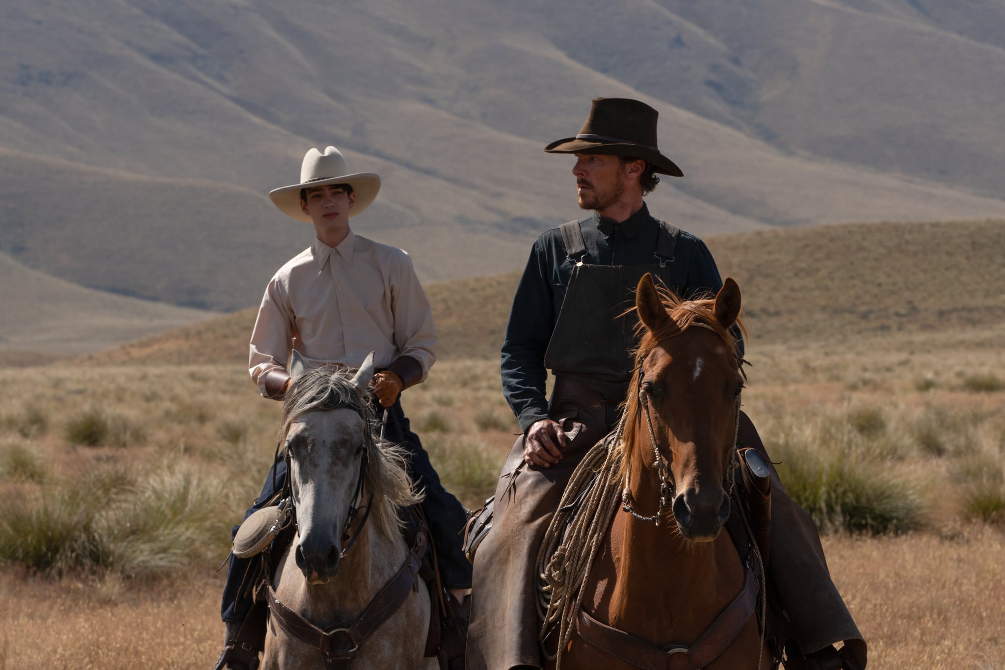 THE POWER OF THE DOG (L to R): KODI SMIT-McPHEE as PETER, BENEDICT CUMBERBATCH as PHIL BURBANK in THE POWER OF THE DOG. Cr. KIRSTY GRIFFIN/NETFLIX © 2021