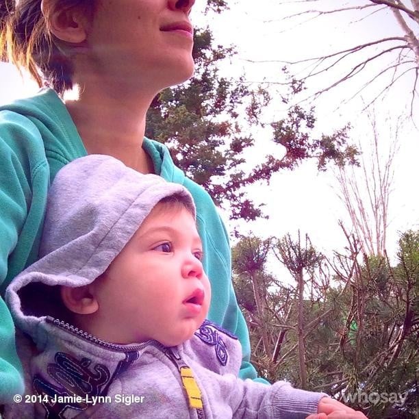 Jamie-Lynn Sigler and little Beau took in his cousin's basketball game.
Source: Instagram user jamielynnsigler