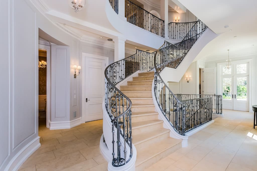 Drake's Beverly Hills Airbnb POPSUGAR Home