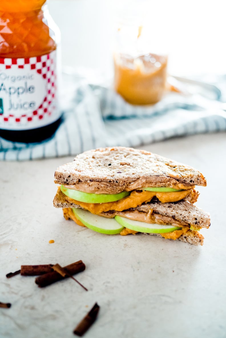 健康的学校午餐的想法:甘薯和杏仁奶油苹果三明治