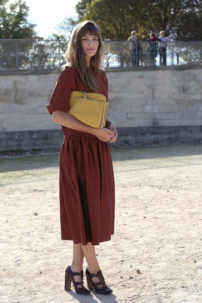 The perfect day dress, accompanied by a chic clutch and Fall-feeling Mary-Janes.
The perfect day dress, accompanied by a chic clutch and Fall-feeling Mary-Janes.