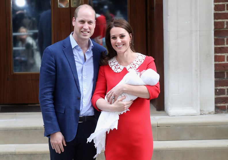 LONDON, ENGLAND - APRIL 23:  Prince William, Duke of Cambridge and Catherine, Duchess of Cambridge depart the Lindo Wing with their new born son Prince Louis of Cambridge at St Mary's Hospital on April 23, 2018 in London, England. The Duchess safely deliv