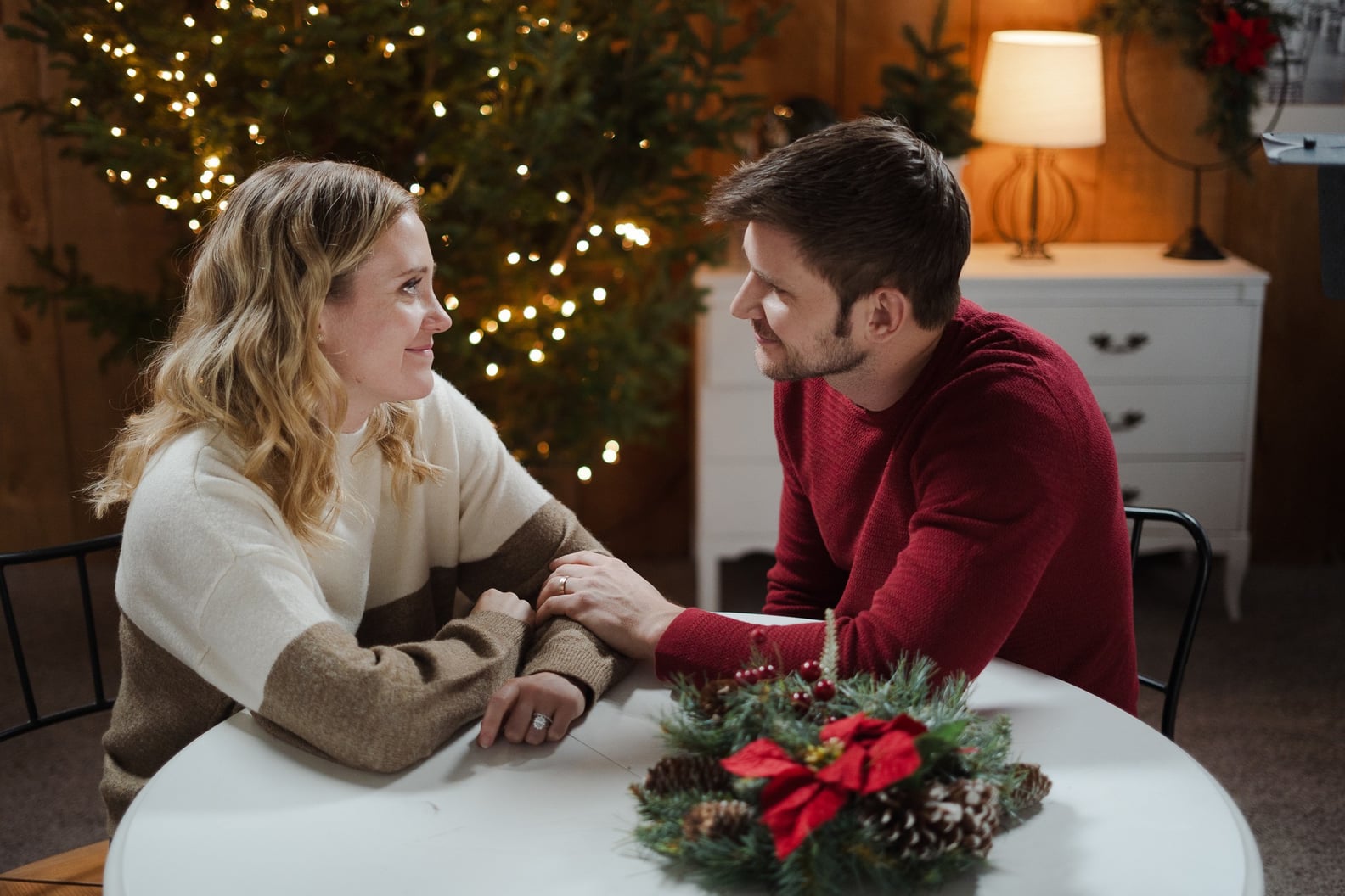 The story begins on christmas. Рождество в заснеженной гостинице (2017).