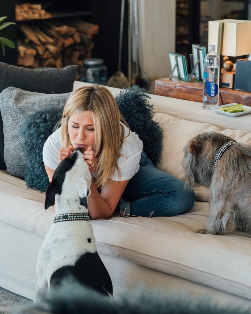 Jennifer Aniston Wearing White Shawl