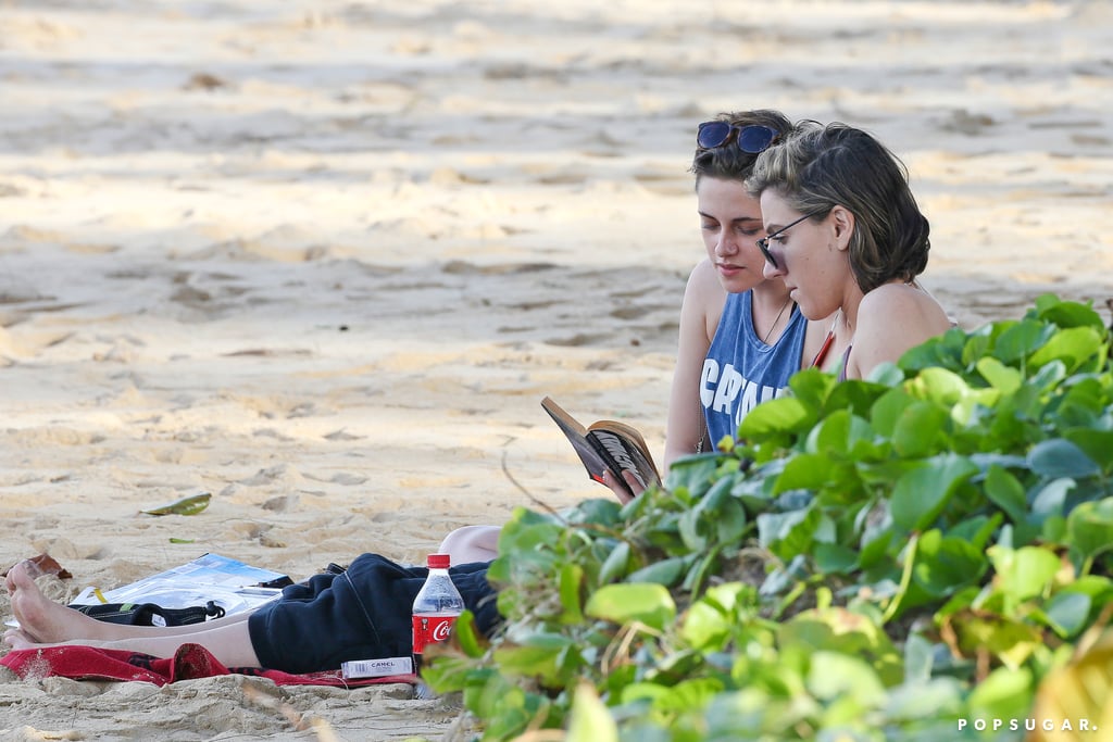 Kristen Stewart and Alicia Cargile in Hawaii | Pictures