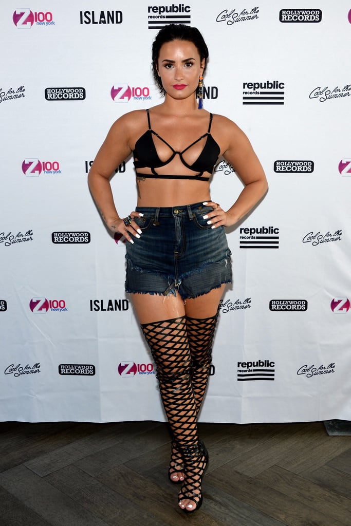 Demi Lovato's Abs Pictures