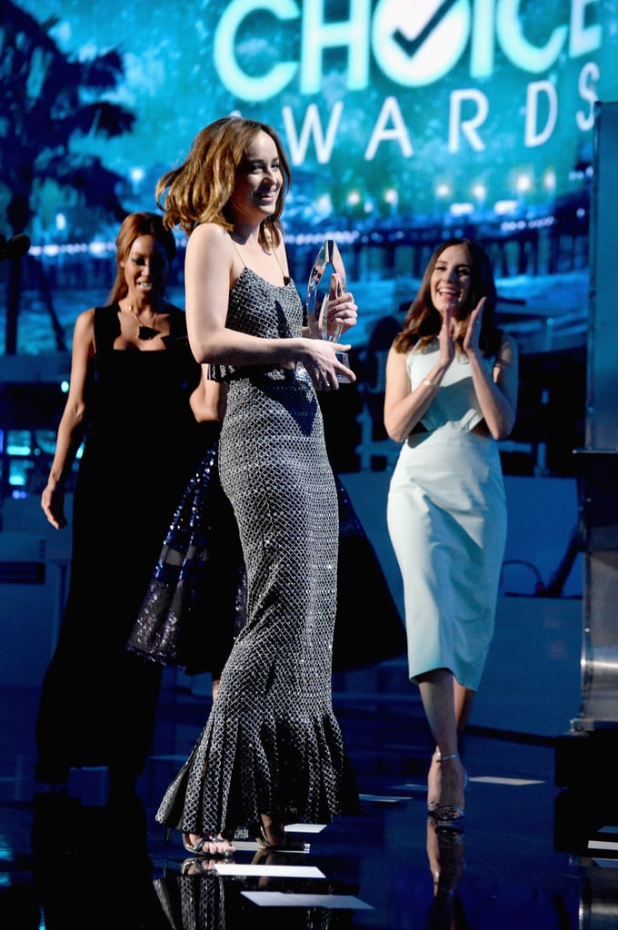 Dakota Johnson's Outfit at the People's Choice Awards 2016