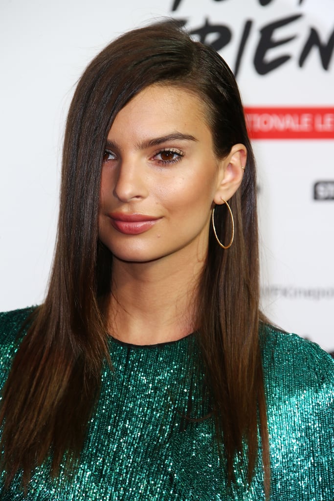 She flashed just one cool earring to amp up the look.