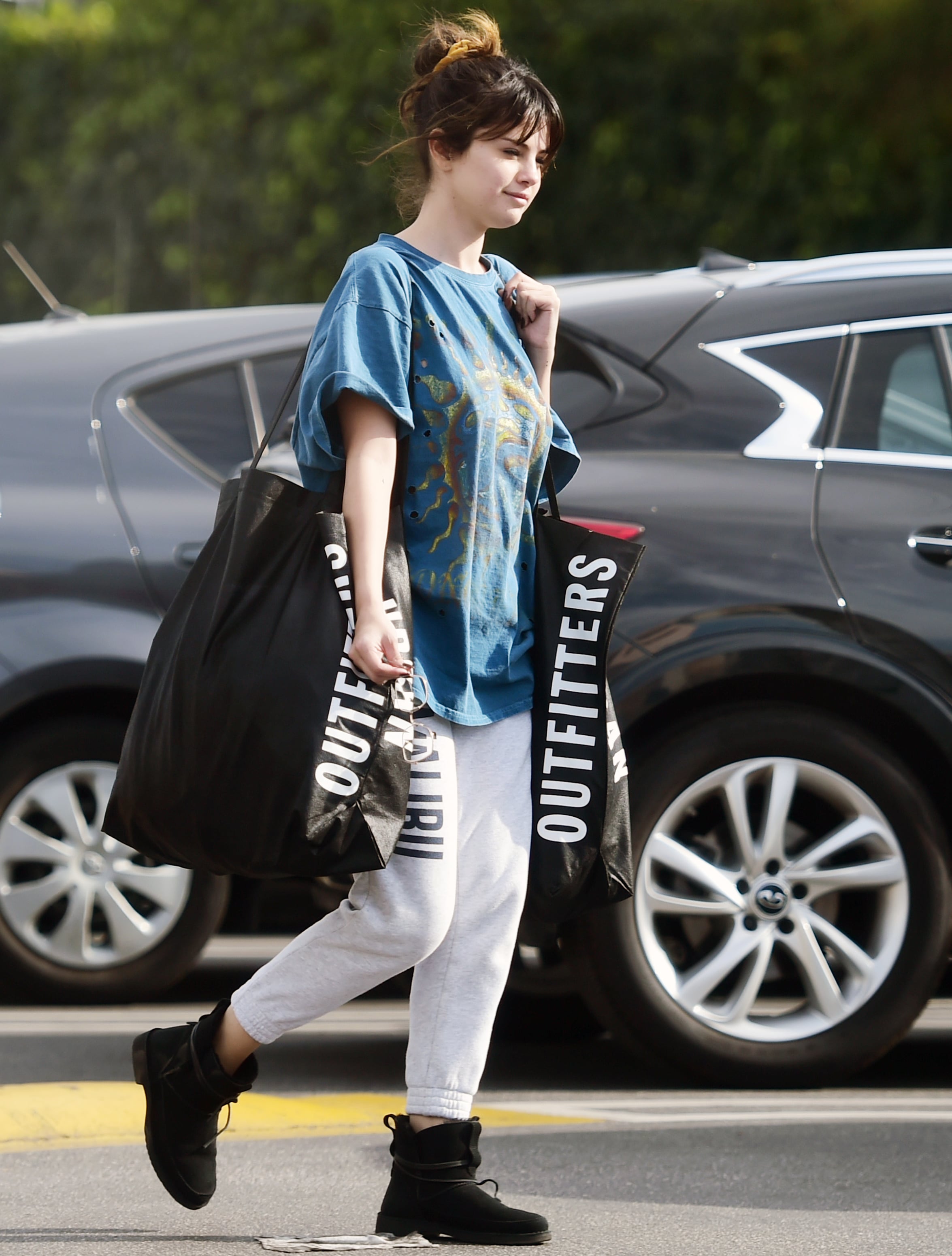 Selena Gomez's Urban Outfitters Shopping Outfit Is So '90s