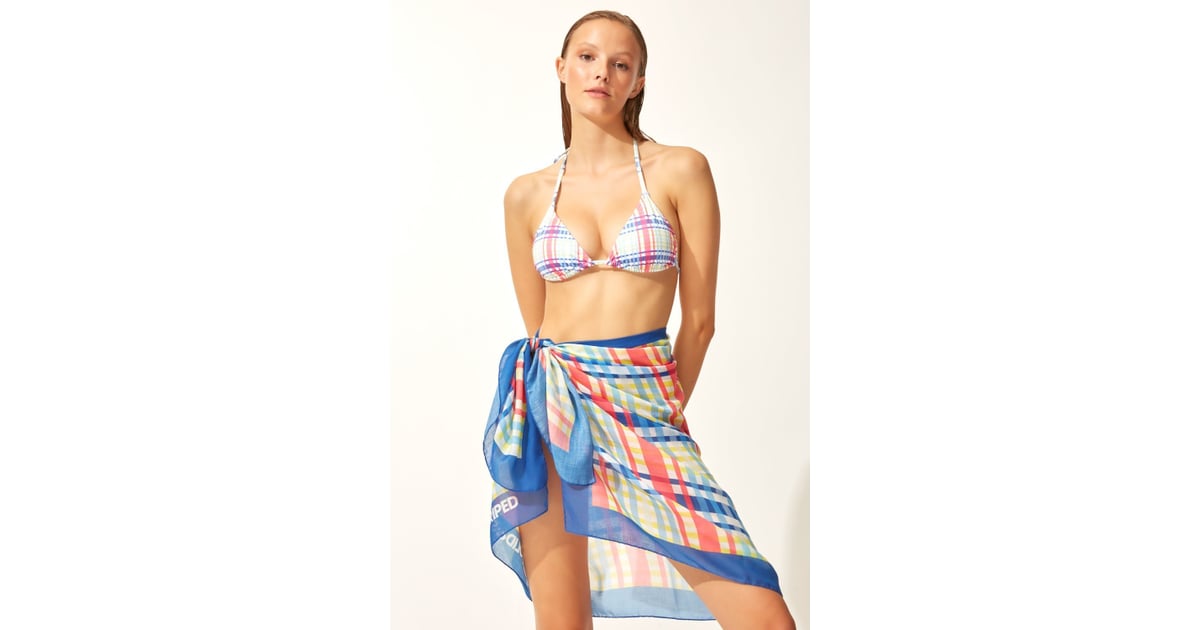 How to Wear a Sarong Skirt With Your Swimsuit