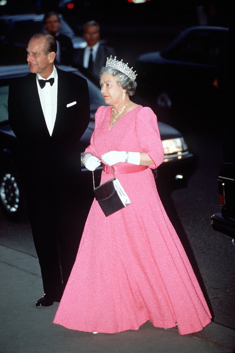 女王和菲利普亲王在宴会上一位官员参观匈牙利在1993年