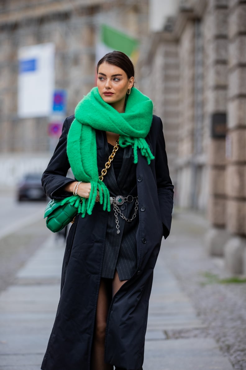 How to accessorize your bag with a scarf