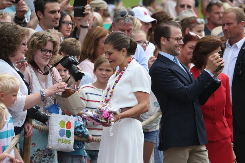 She Also Received Gifts From the Public, Including Colorful Necklaces and Bracelets