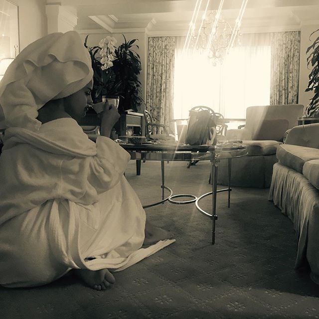 Selena shared a personal moment in a hotel.