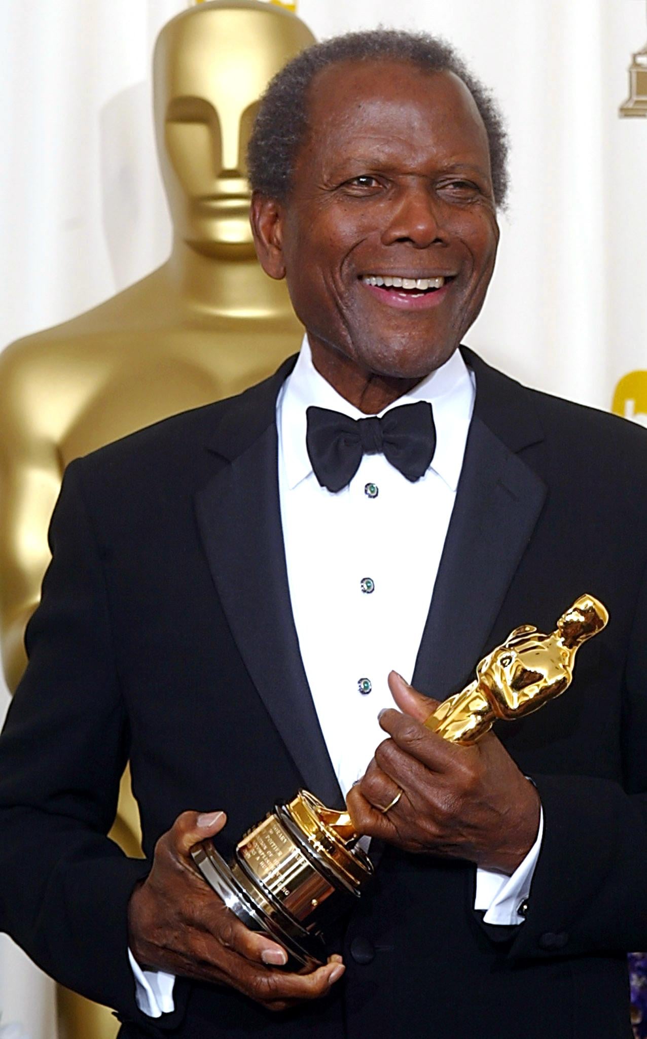 Sir Sidney Poitier | Betty Davis, Traci Braxton, and Bob Saget Are Among  the Stars Who've Died in 2022 | POPSUGAR Celebrity UK Photo 5